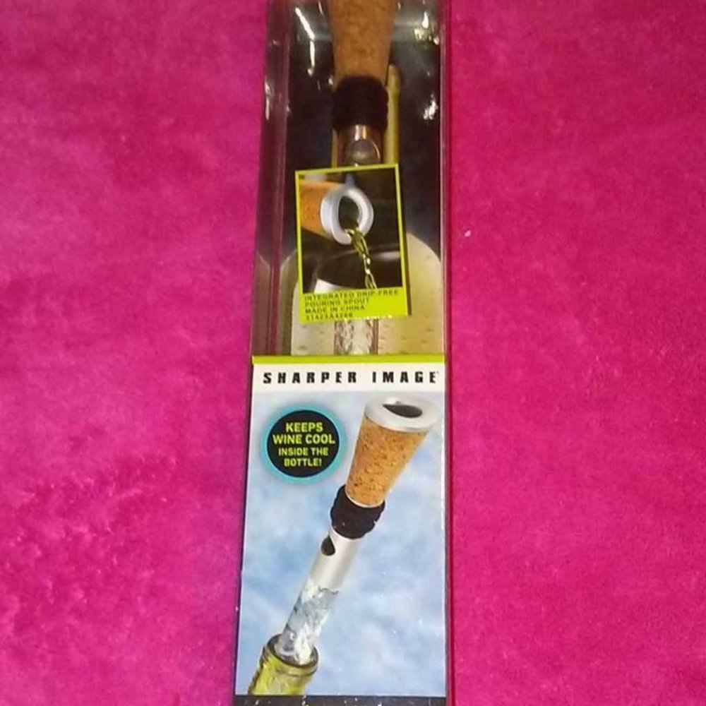 SHARPER IMAGE FREEZABLE CHILL & POUR SPOUT NEW